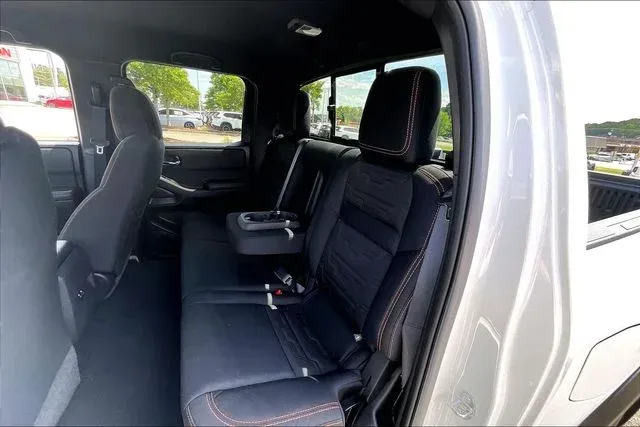 2025 Nissan Frontier PRO-4X thumbnail 19