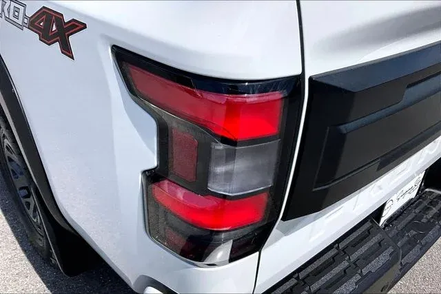 2025 Nissan Frontier PRO-4X thumbnail 20