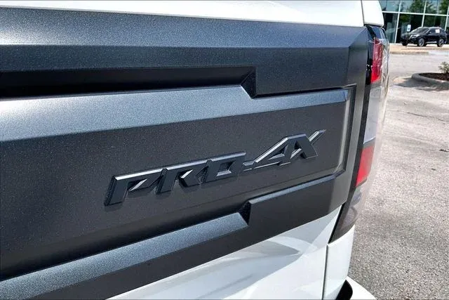 2025 Nissan Frontier PRO-4X thumbnail 21