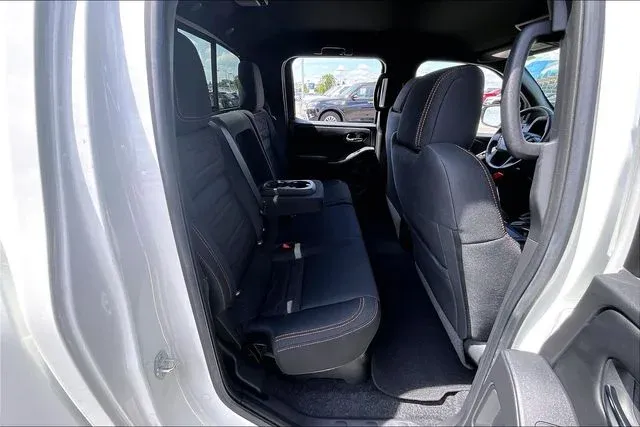 2025 Nissan Frontier PRO-4X thumbnail 22