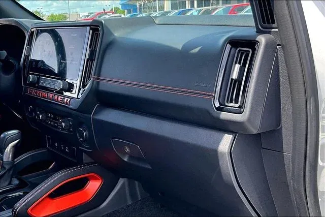 2025 Nissan Frontier PRO-4X thumbnail 23