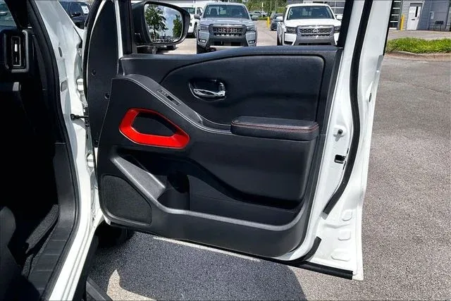 2025 Nissan Frontier PRO-4X thumbnail 25