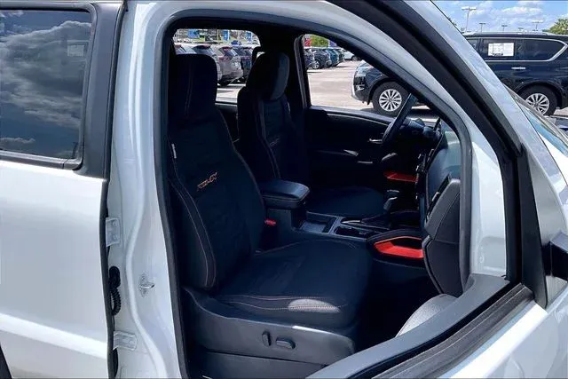 2025 Nissan Frontier PRO-4X thumbnail 26