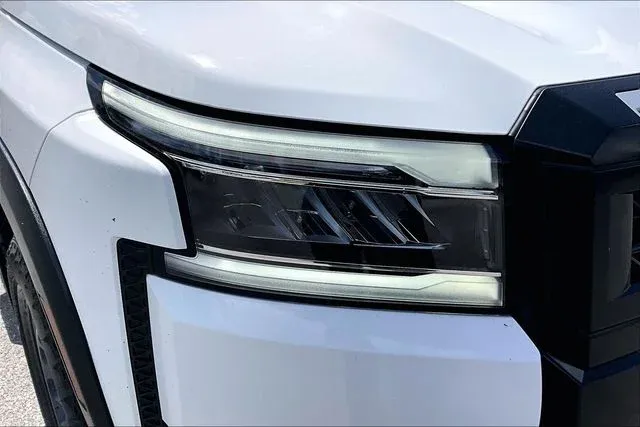 2025 Nissan Frontier PRO-4X thumbnail 29