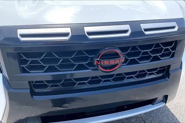 2025 Nissan Frontier PRO-4X thumbnail 30