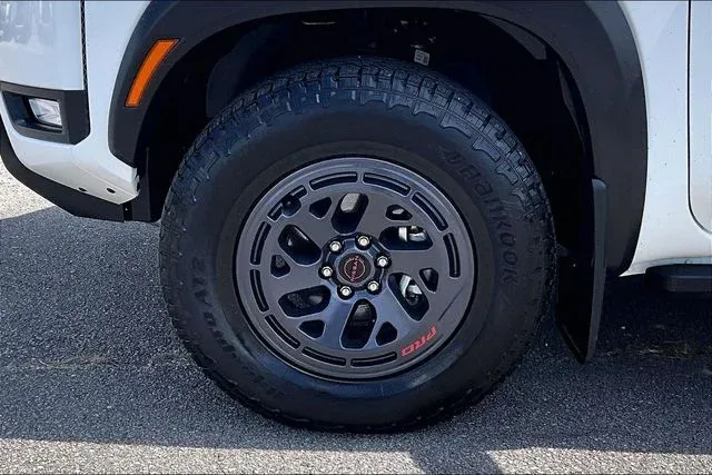 2025 Nissan Frontier PRO-4X thumbnail 31