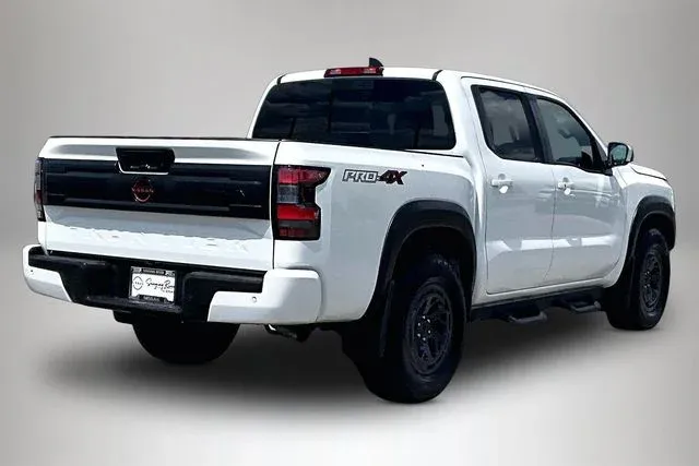 2025 Nissan Frontier PRO-4X thumbnail 5