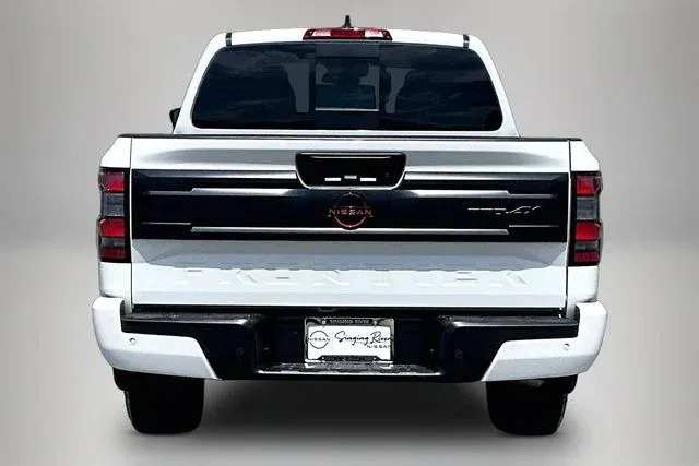 2025 Nissan Frontier PRO-4X thumbnail 6