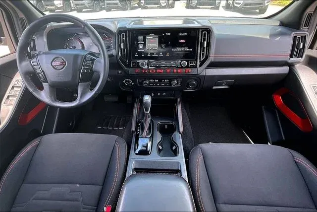 2025 Nissan Frontier PRO-4X thumbnail 7