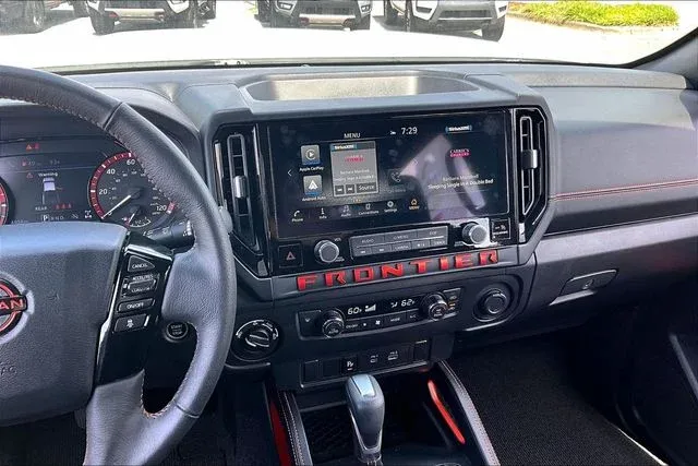 2025 Nissan Frontier PRO-4X thumbnail 9