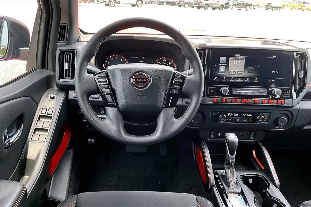 2025 Nissan Frontier PRO-X thumbnail 10
