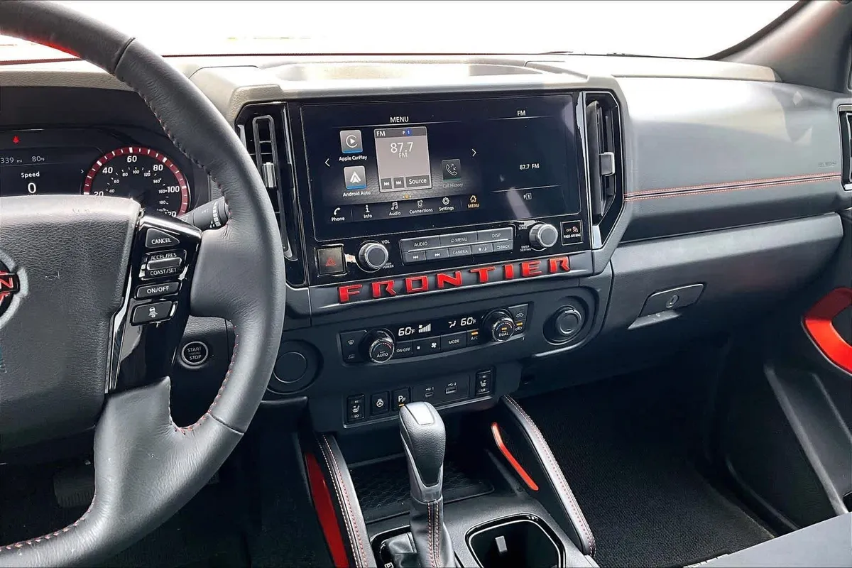 2025 Nissan Frontier PRO-X thumbnail 12