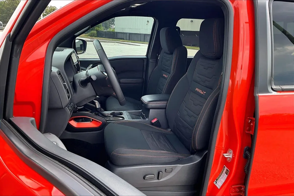 2025 Nissan Frontier PRO-X thumbnail 14