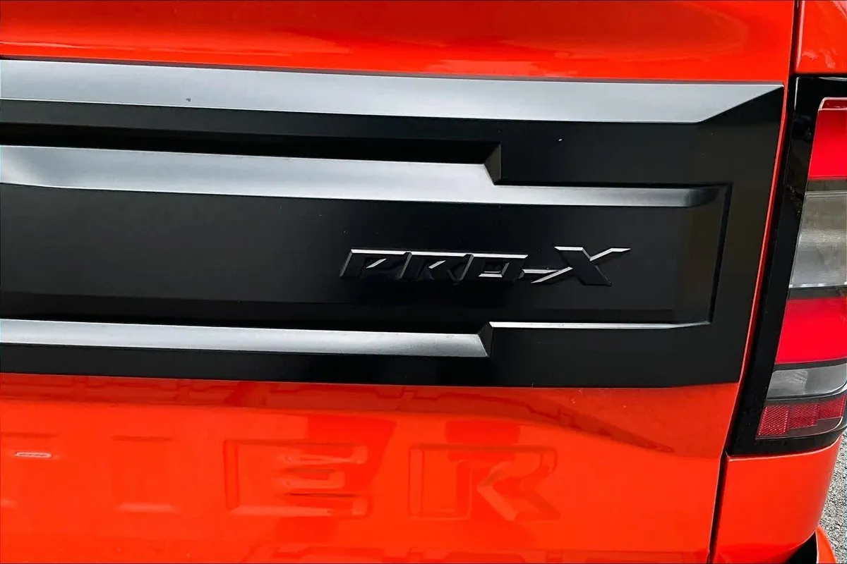 2025 Nissan Frontier PRO-X thumbnail 18