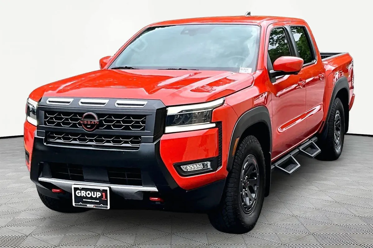 2025 Nissan Frontier PRO-X thumbnail 2