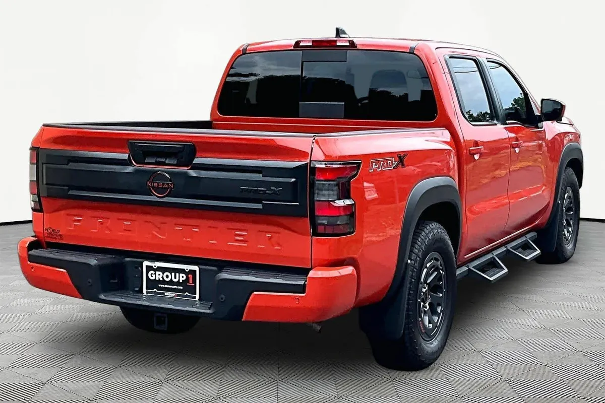 2025 Nissan Frontier PRO-X thumbnail 24