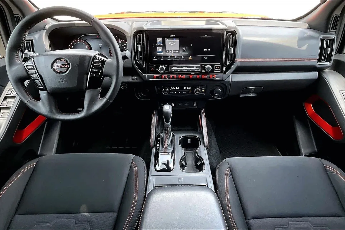 2025 Nissan Frontier PRO-X thumbnail 28
