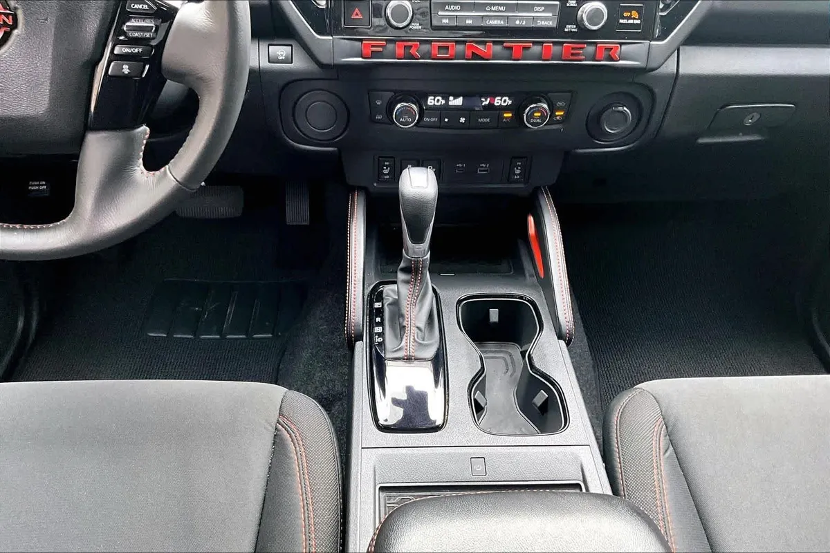2025 Nissan Frontier PRO-X thumbnail 29