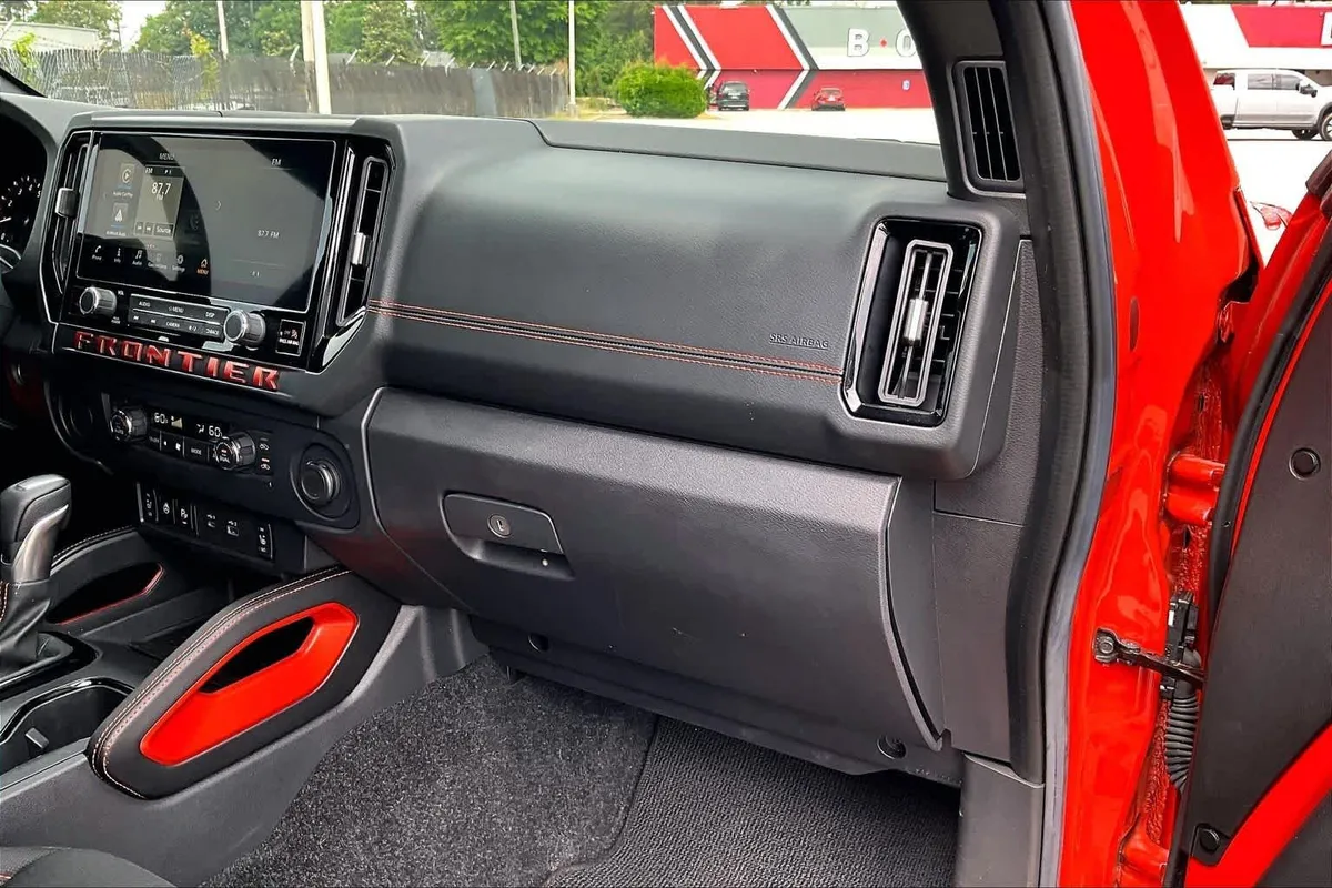 2025 Nissan Frontier PRO-X thumbnail 32