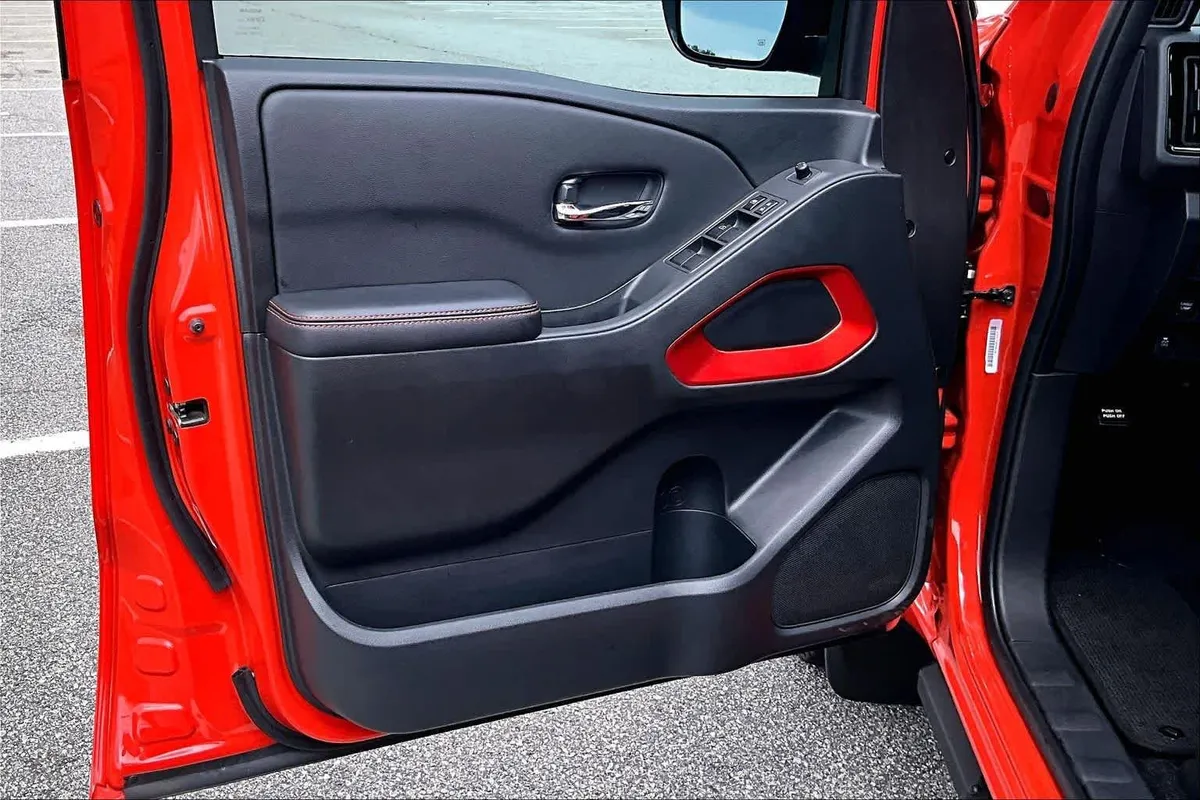 2025 Nissan Frontier PRO-X thumbnail 38