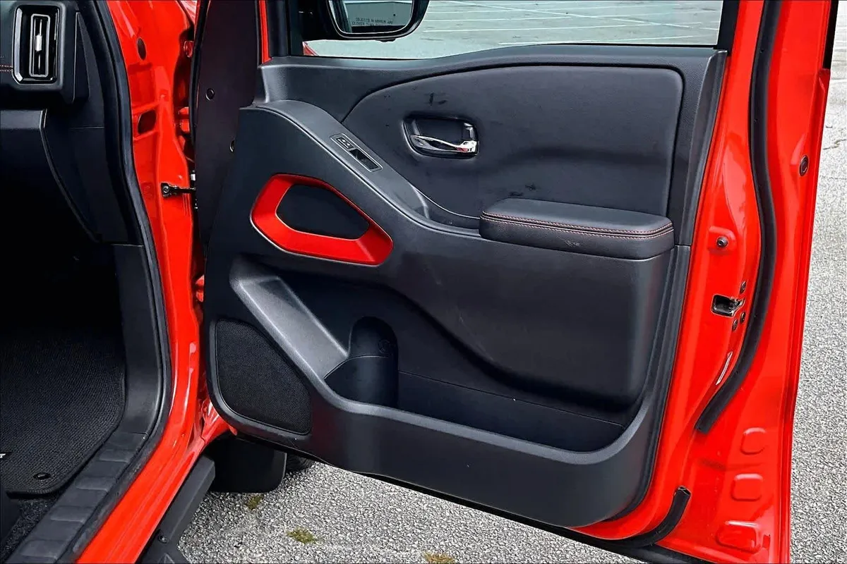 2025 Nissan Frontier PRO-X thumbnail 40