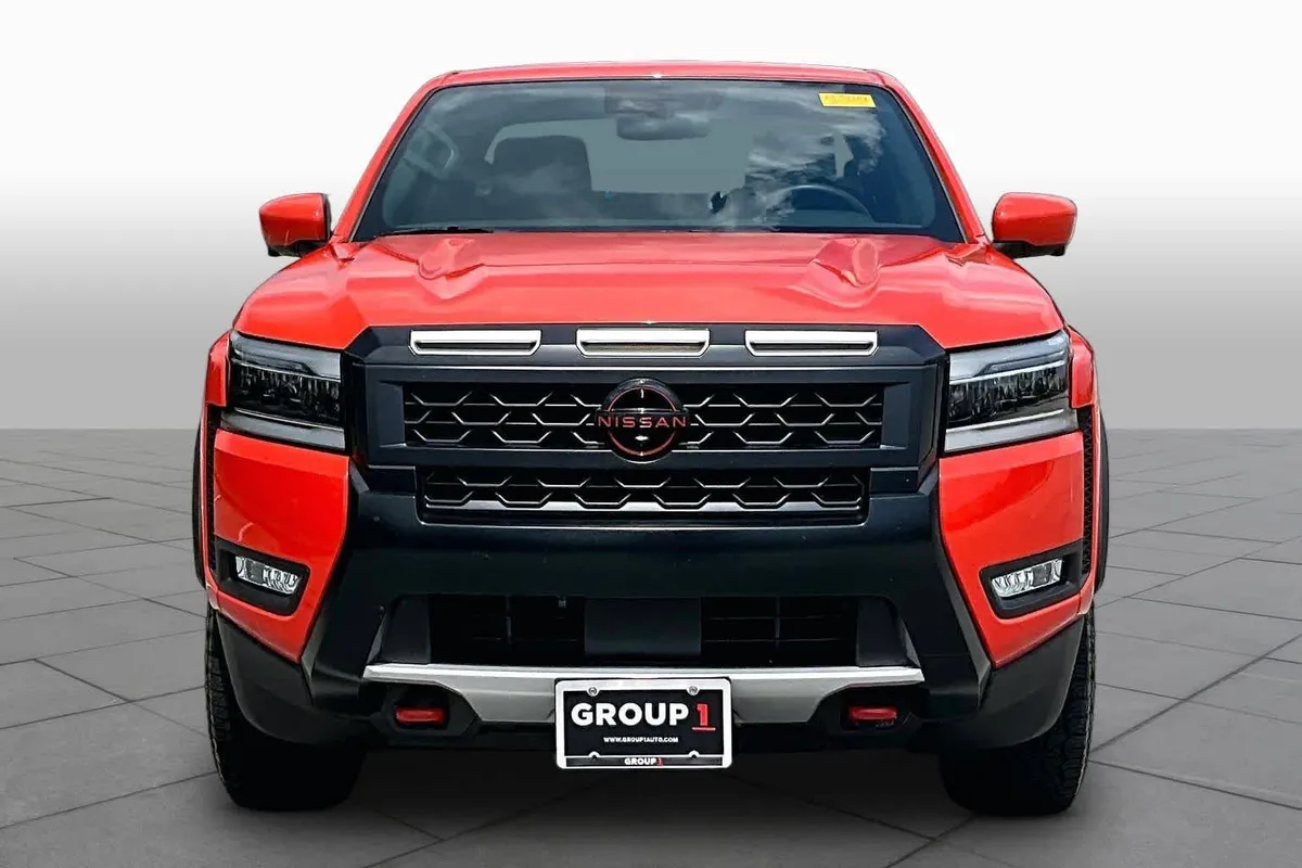 2025 Nissan Frontier PRO-X thumbnail 6