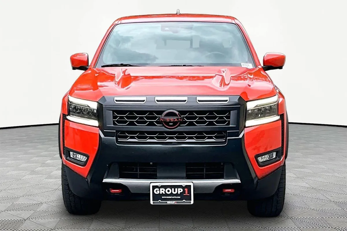 2025 Nissan Frontier PRO-X thumbnail 7