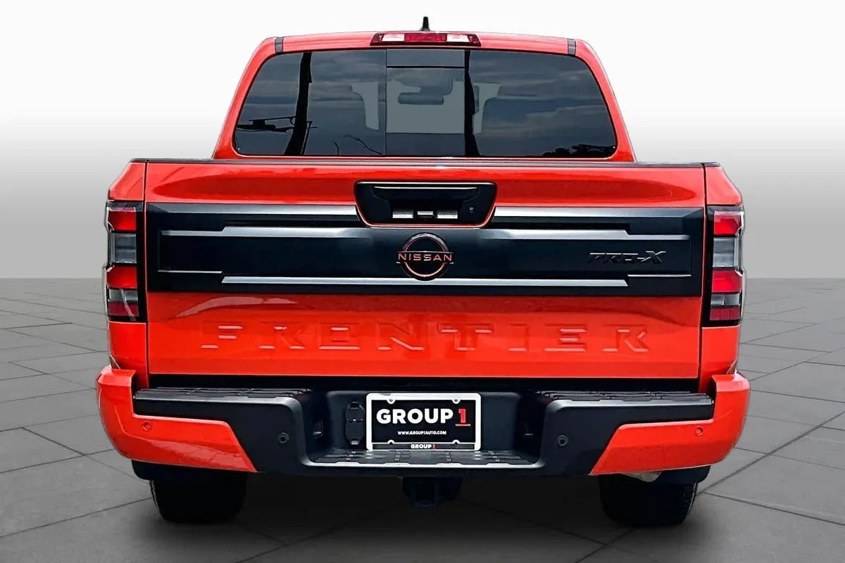 2025 Nissan Frontier PRO-X thumbnail 8