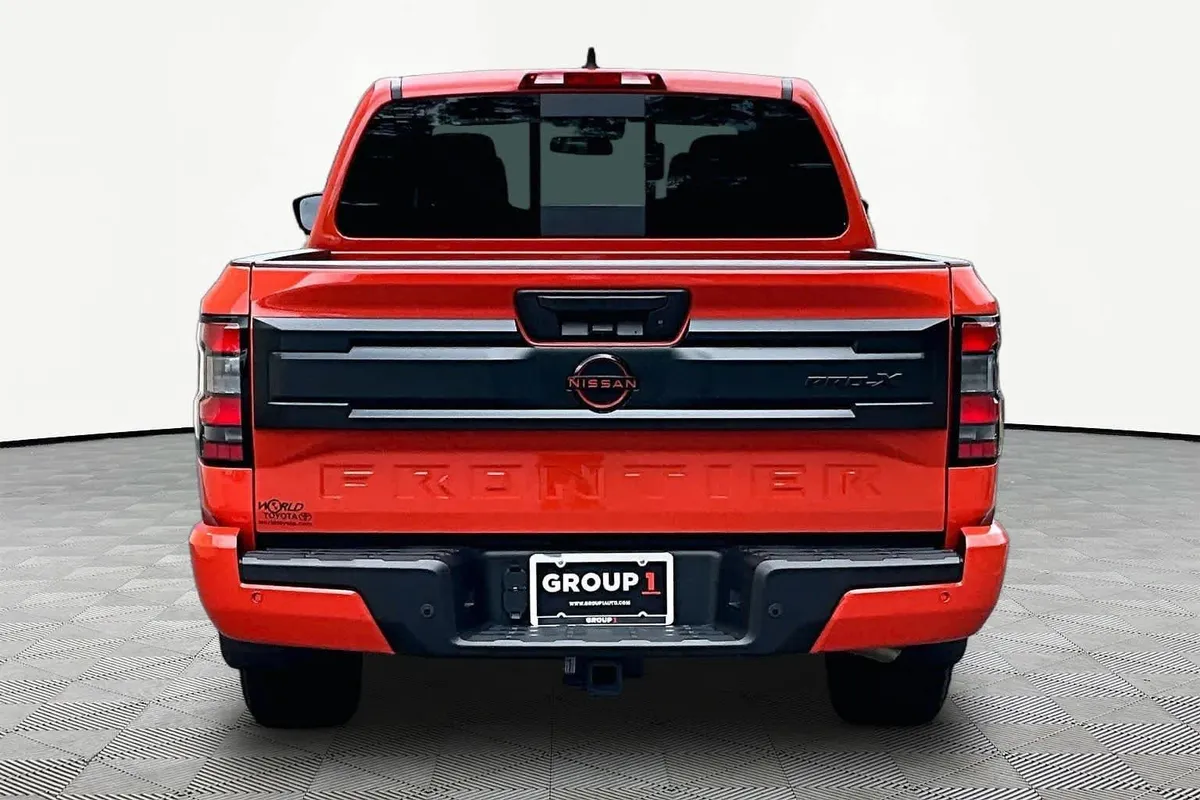2025 Nissan Frontier PRO-X thumbnail 9