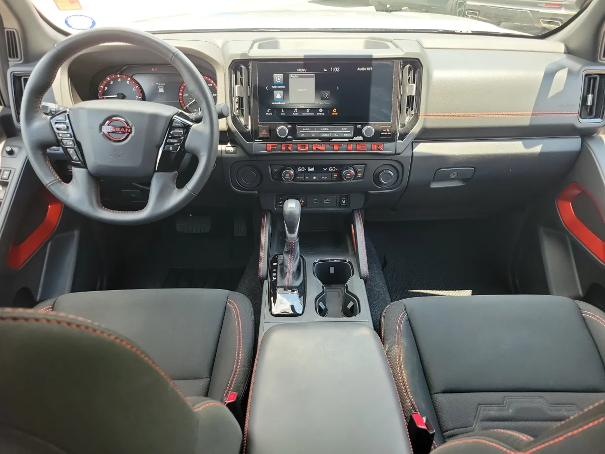 2025 Nissan Frontier PRO-X thumbnail 11