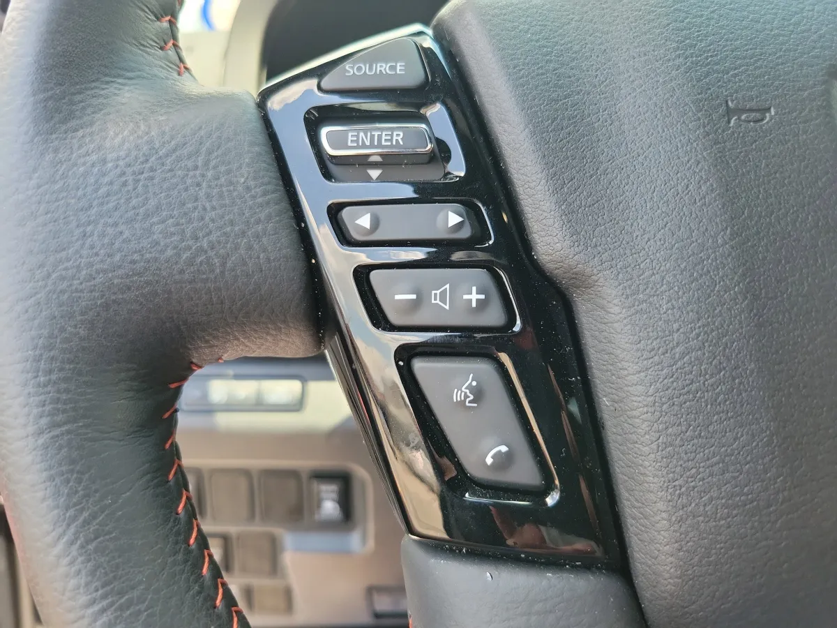 2025 Nissan Frontier PRO-X thumbnail 16