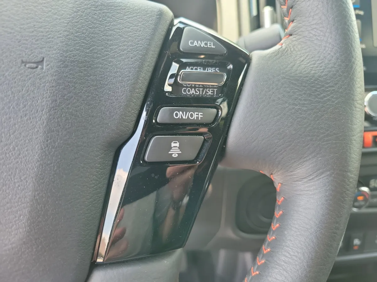 2025 Nissan Frontier PRO-X thumbnail 17