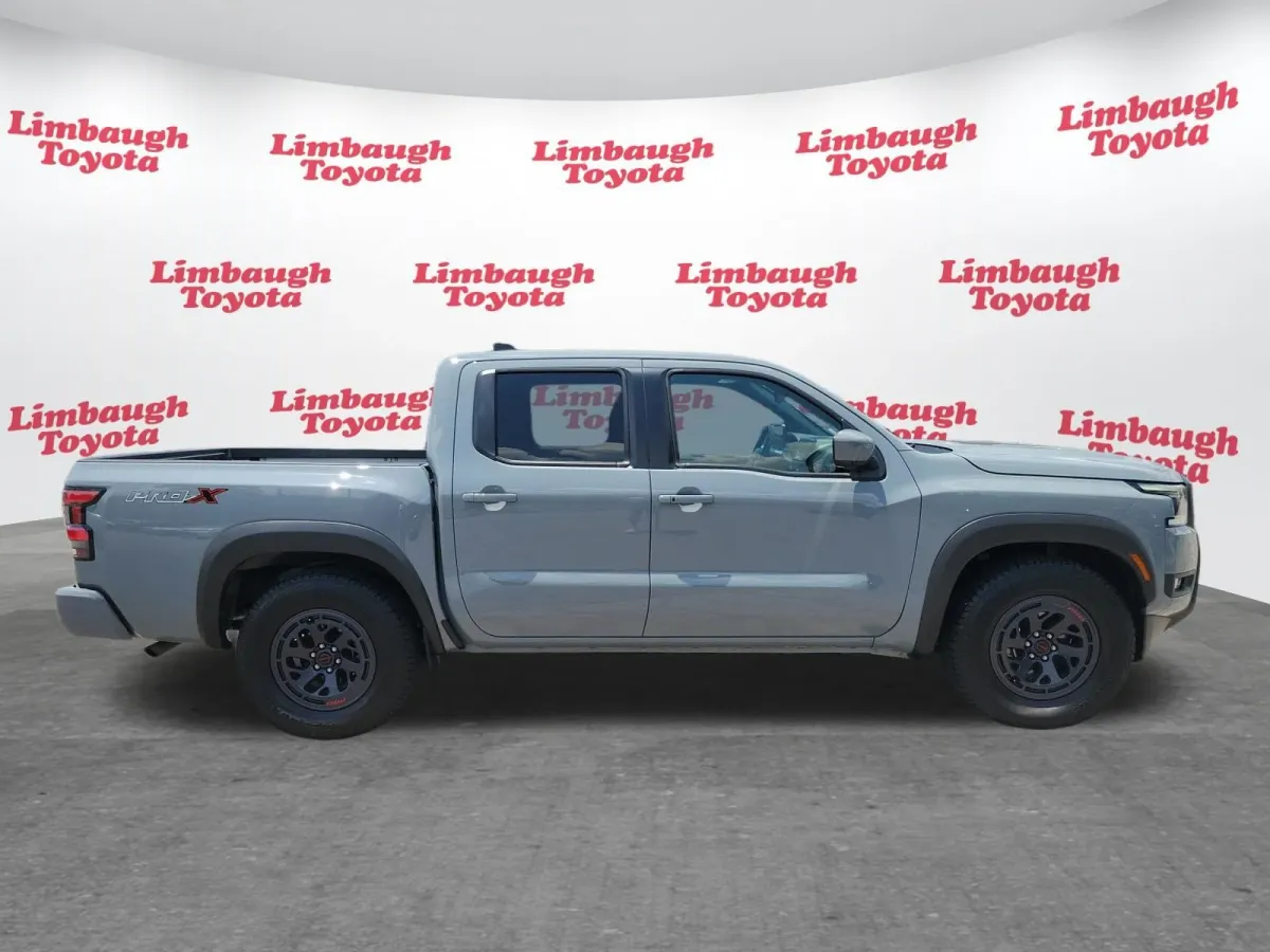 2025 Nissan Frontier PRO-X thumbnail 2