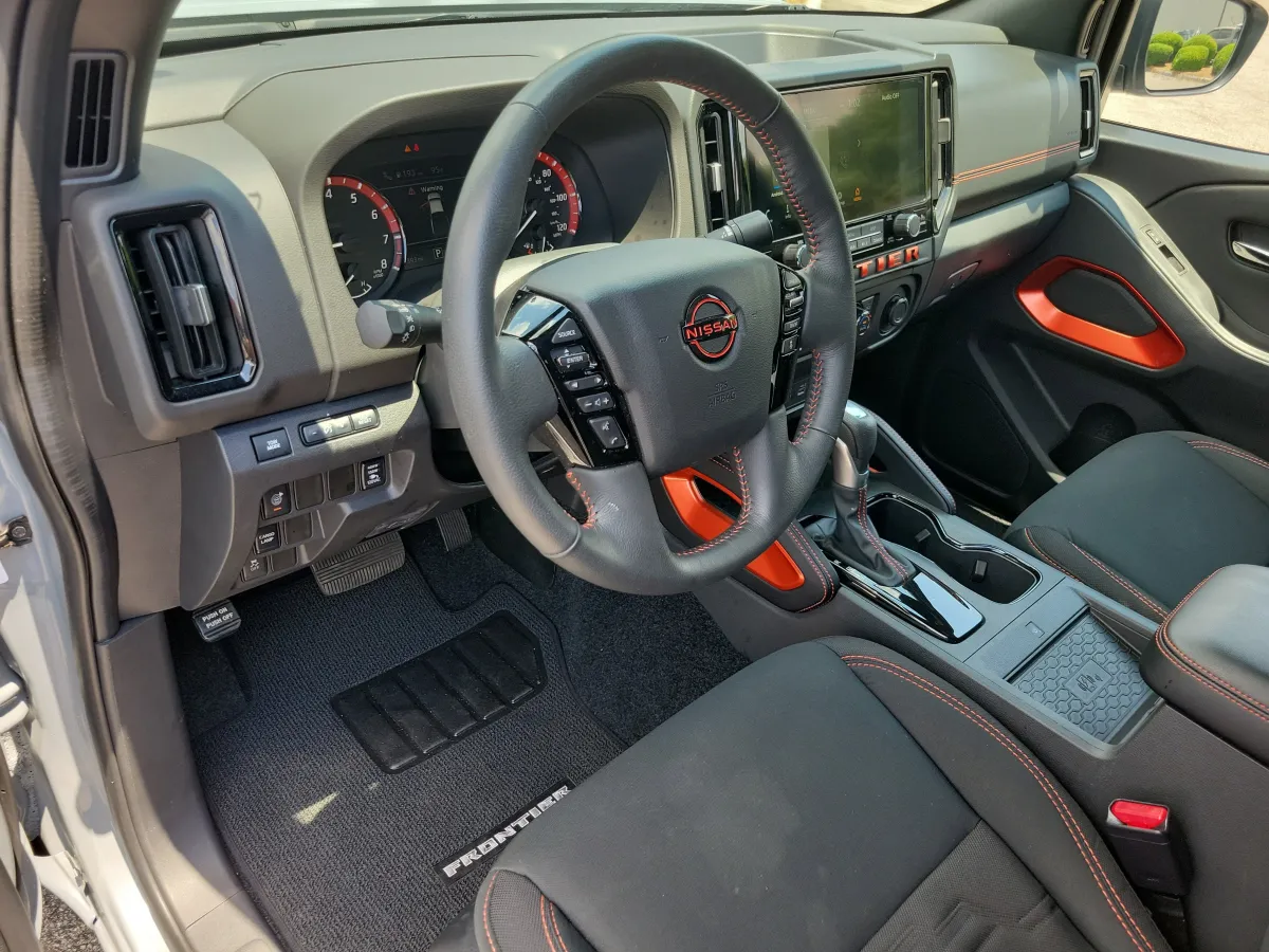 2025 Nissan Frontier PRO-X thumbnail 4