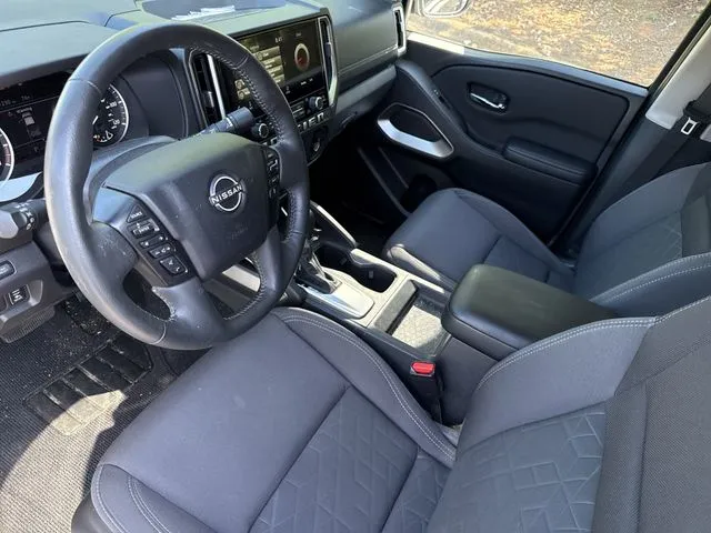 2025 Nissan Frontier SV thumbnail 11