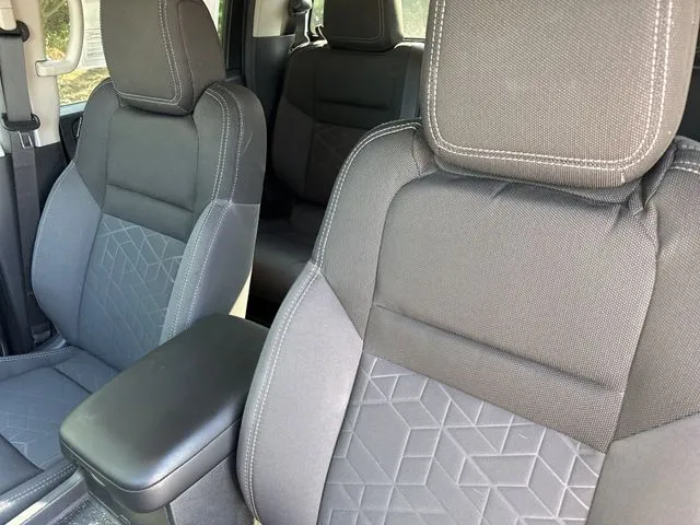 2025 Nissan Frontier SV thumbnail 13