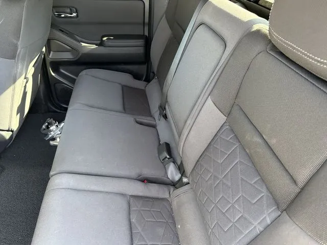2025 Nissan Frontier SV thumbnail 17