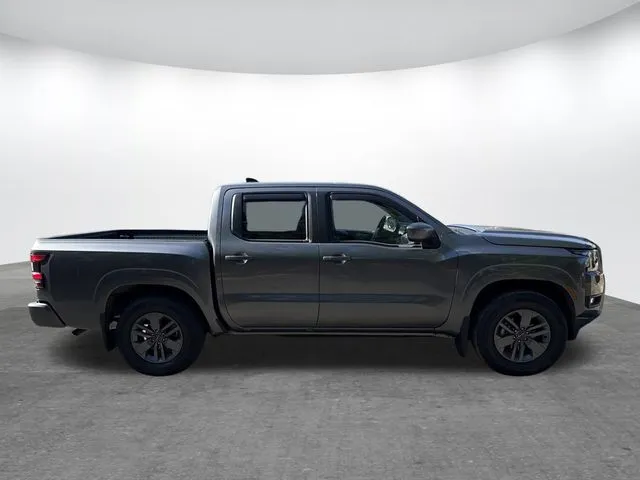2025 Nissan Frontier SV thumbnail 4