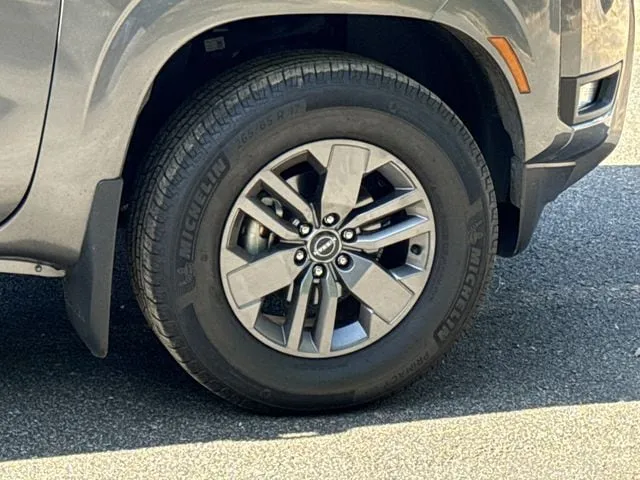 2025 Nissan Frontier SV thumbnail 5