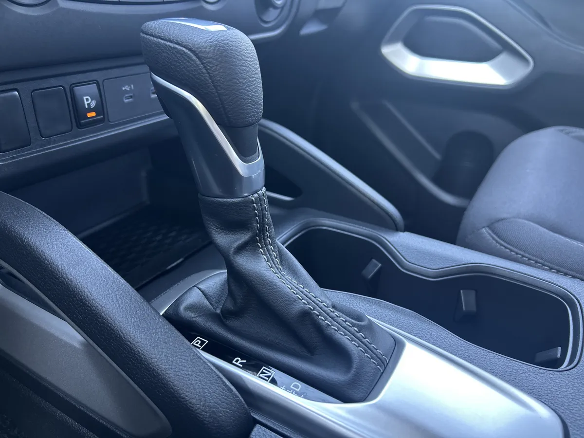 2025 Nissan Frontier SV thumbnail 16