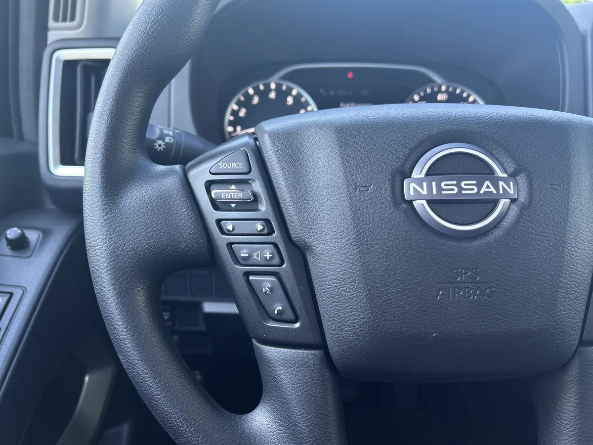2025 Nissan Frontier SV thumbnail 18