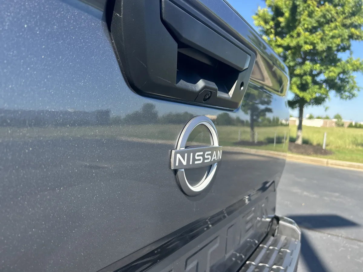 2025 Nissan Frontier SV thumbnail 26