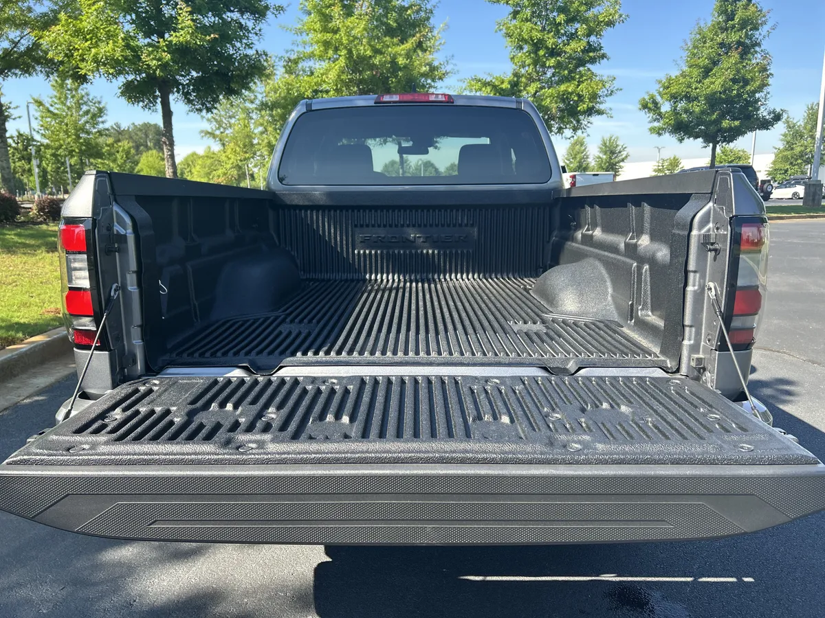 2025 Nissan Frontier SV thumbnail 29