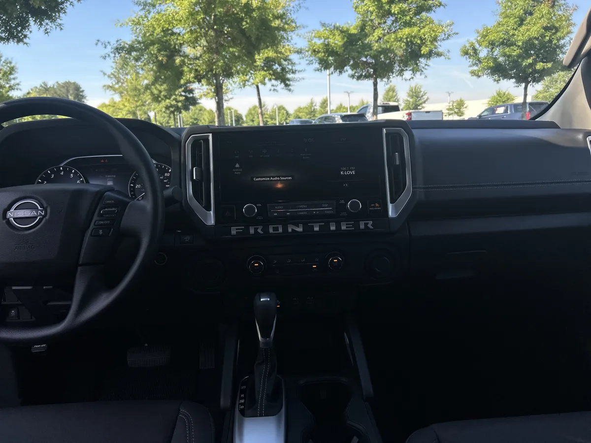 2025 Nissan Frontier SV thumbnail 31