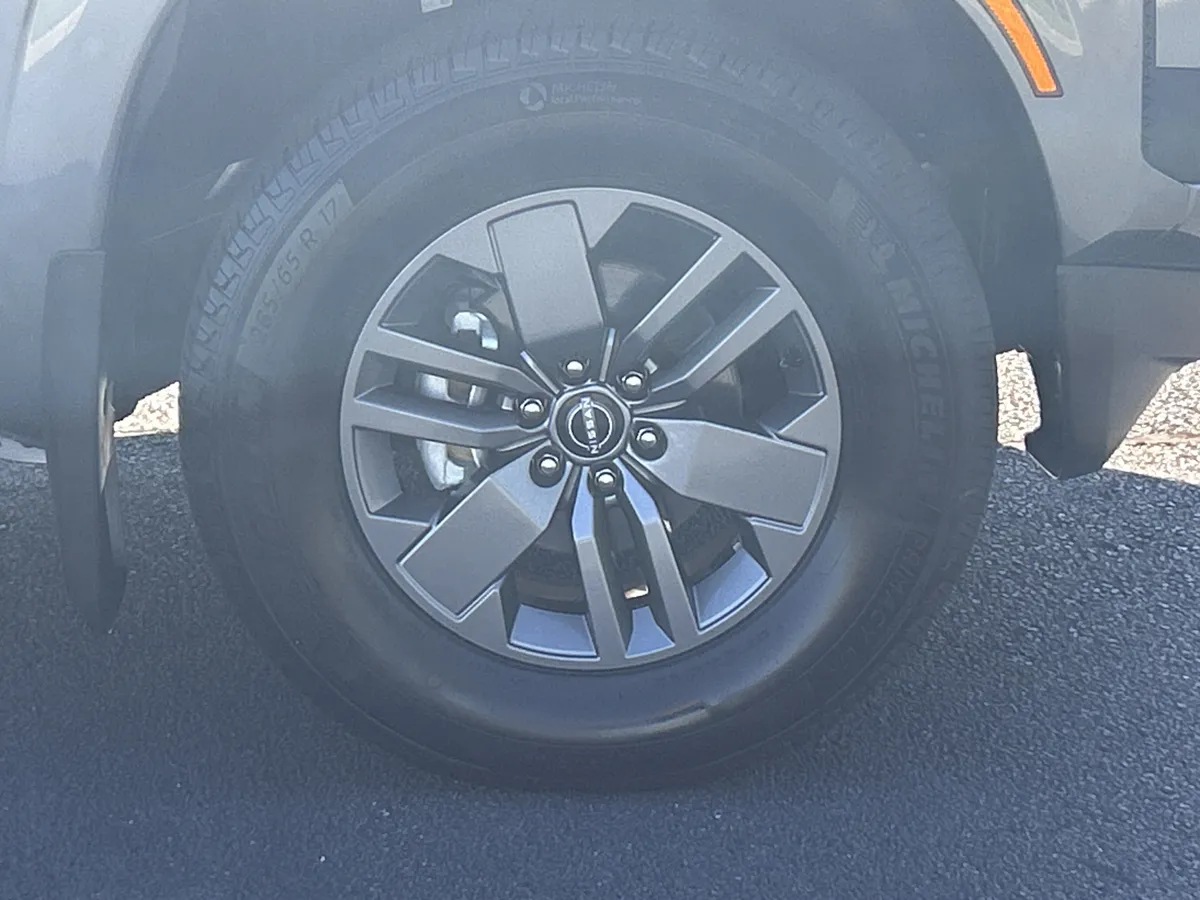 2025 Nissan Frontier SV thumbnail 32