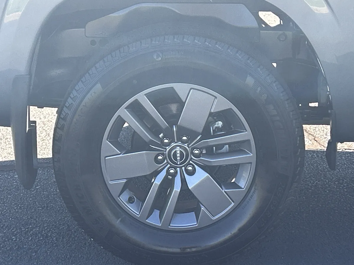 2025 Nissan Frontier SV thumbnail 33