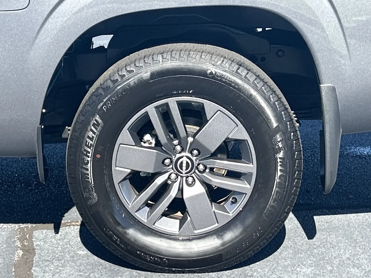 2025 Nissan Frontier SV thumbnail 34