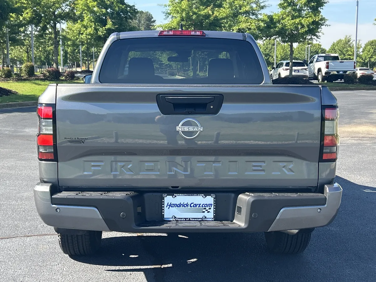 2025 Nissan Frontier SV thumbnail 7