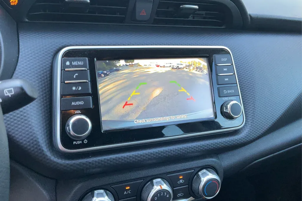 2025 Nissan Kicks Play S thumbnail 17