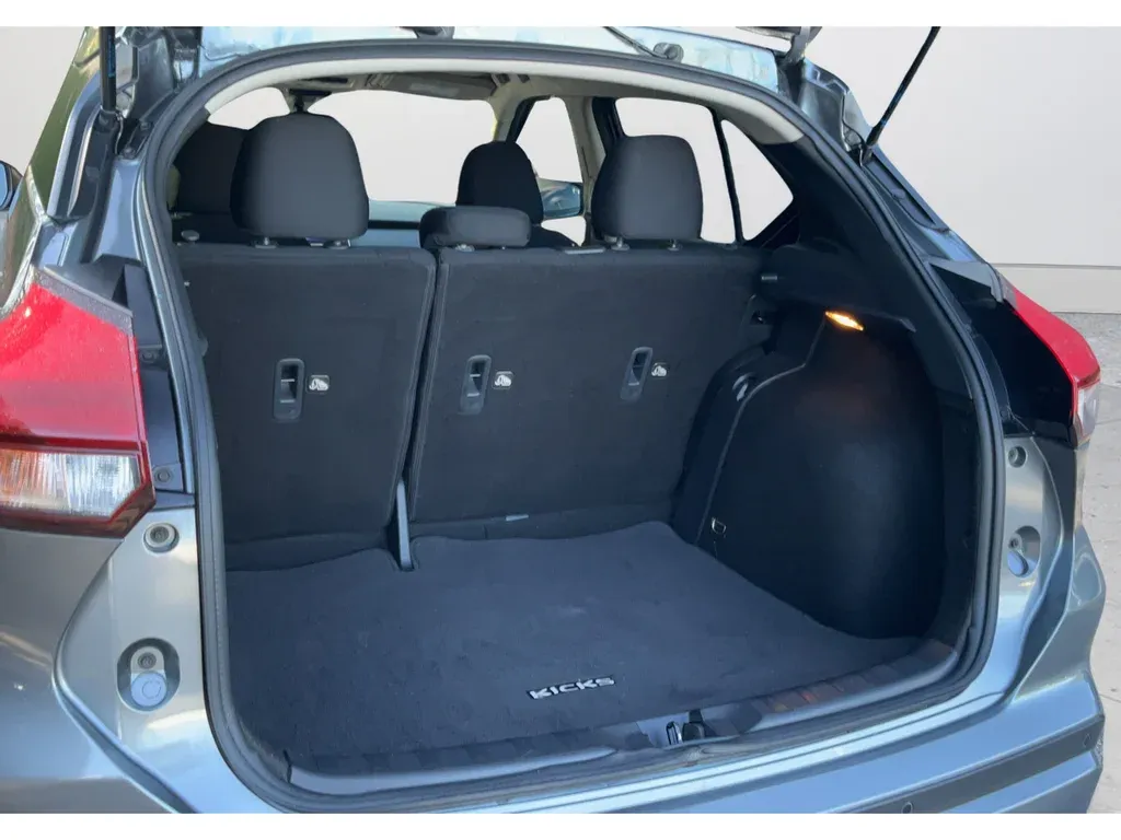 2025 Nissan Kicks Play S thumbnail 19
